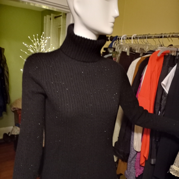 Laffeyette 148 black turtle neck. Sm - Picture 2 of 10